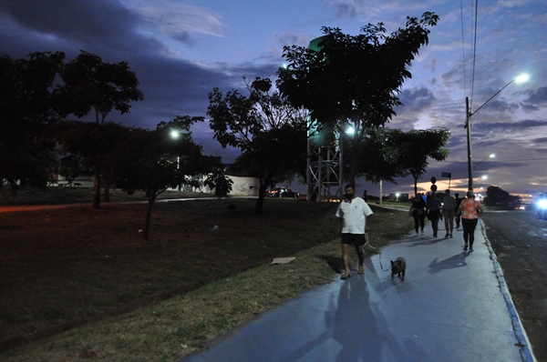 Na primeira noite de fiscalização do 'lockdown noturno', uma pessoa foi multada por andar sem máscara no Parque da Cultura (Foto: A Cidade)