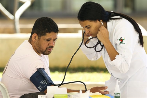 A hipertensão, que é conhecida como pressão alta, mata cerca de 300 mil brasileiros todos os anos (Marcelo Camargo/Agência Brasil)