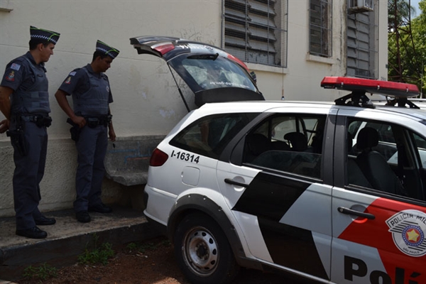 Polícia detém suspeito de  assaltar posto no Pozzobon