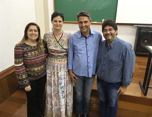 Na foto, da esquerda para a direita: Profa. Dra. Gisele Vazquez, Profa. Dra. Danila Rodrigues Frias, Prof. Me. Rivelino Rodrigues e Prof. Dr. Edy Carlos Santos de Lima (Foto: Divulgação/Unifev)