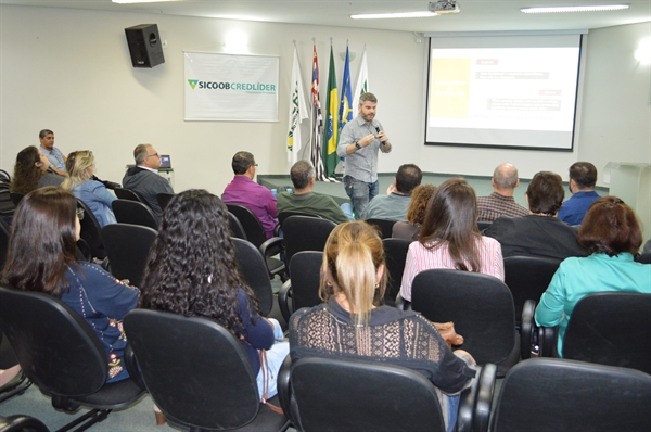 O bate-papo sobre dicas de como aproveitar as oportunidades do período foi com o consultor do Sebrae-SP Guilherme Lui (Foto: ACV)