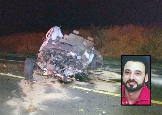 Caminhonete ficou destruída após o acidente (Foto: Arquivo Pessoal) 