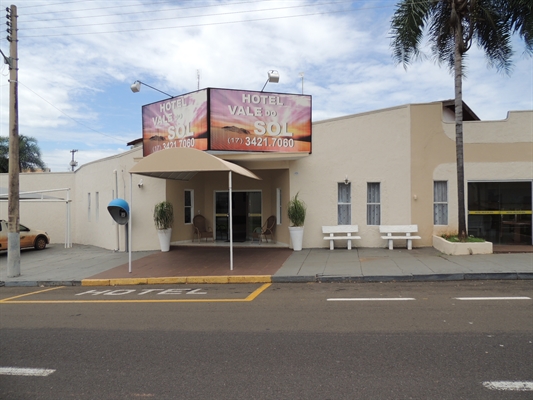 Os responsáveis pelo hotel e dois restaurantes da cidade foram enganados pela golpista que utilizou um CNPJ inativo (Foto: Booking.com)