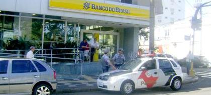 Ladrões esvaziam 5 caixas eletrônicos do BB
