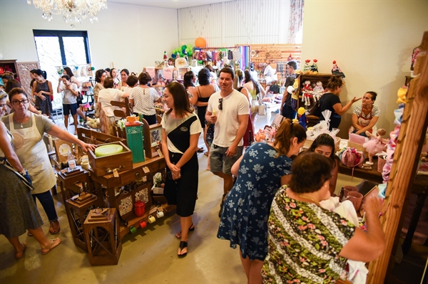 Milhares de pessoas passaram pela Casa Festa na primeira edição da feira de artes manuais e gastronomia (Foto: Natália Benini)