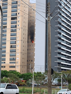 Incêndio atingiu apartamento na região sul de Rio Preto — Foto: Arquivo Pessoal