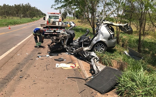 Carro em que os diretores do sindicato estavam (Foto: André Modesto/TV TEM)