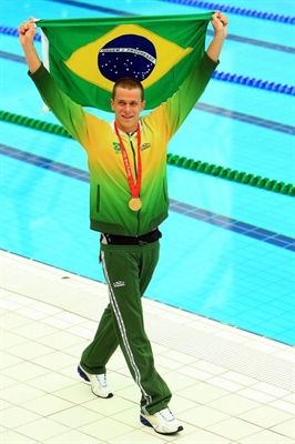 Único brasileiro a conquistar uma medalha de ouro em olimpíadas na natação pelo Brasil estará hoje em Votuporanga (Foto: Getty Images)