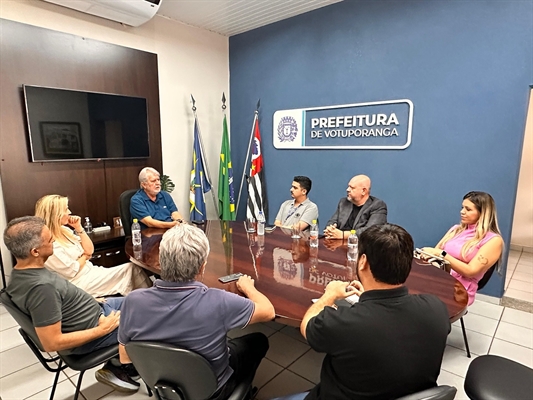 O anúncio foi feito por executivos da TV Band Paulista durante visita ao gabinete do prefeito Jorge Seba (Foto: Prefeitura de Votuporanga)