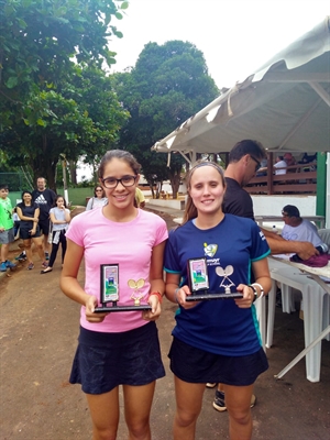 A tenista Bianca Schiavo Venturini (à esquerda) venceu a etapa do Campeonato Paulista disputada em Rio Claro (Foto: Arquivo Pessoal)