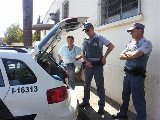 Procurado pela Justiça é detido pela PM na avenida Vale do Sol