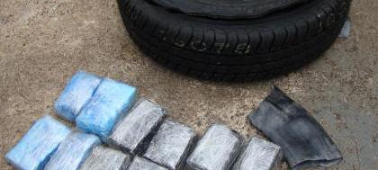 Dise prende casal com mais de seis quilos de drogas 