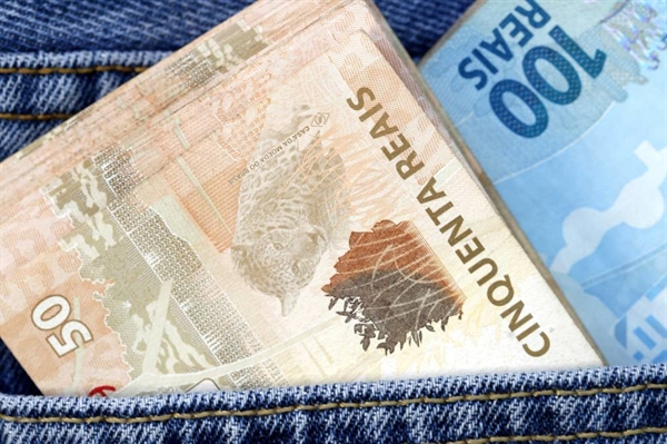 Previsão de salário mínimo para 2018 cai para R$ 969