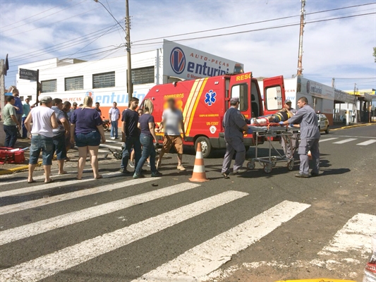 O acidente foi registrado na avenida Brasil, esquina com a rua Fioravante Davanzo, no bairro Santa Luzia (Foto: Aline Ruiz/A Cidade)