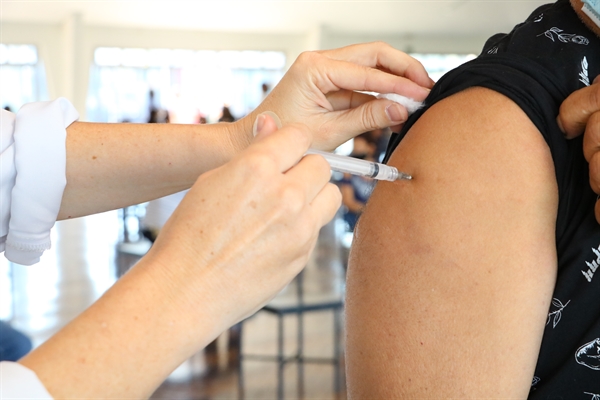 Votuporanga recebeu ontem mais 7,1 mil vacinas para a imunização para pessoas acima de 30 anos e também segundas doses (Foto: Prefeitura de Votuporanga)