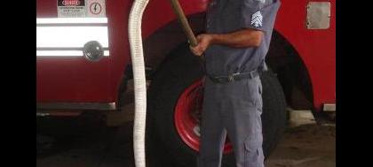 Bombeiros capturaram cobra jararaca em clube da cidade