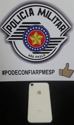 Os policiais militares conseguiram recuperar o aparelho celular da vítima (Foto: Divulgação/PM)