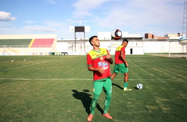 O meia esquerda Rafael Sayão, que estava no Bandeirante de Birigui, pode ser o reforço da Alvinegra para a temporada (Foto: Ascom/Juazeirense)
