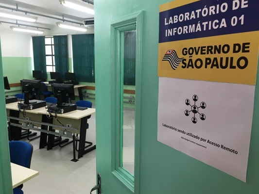 Laboratório da Etec Professor Armando José Farinazzo, em Fernandópolis (Foto: Reprodução/Cidadão Net)