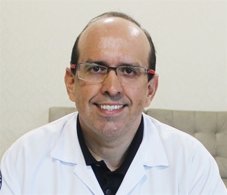 Dr. Chaudes anunciou o primeiro caso de reinfecção por coronavírus durante uma live (Foto: Santa Casa de Votuporanga)