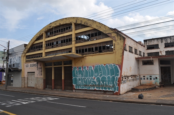 Obras para reparos e adequações no Mercadão Municipal de Votuporanga enfim começam a sair do papel (A Cidade)