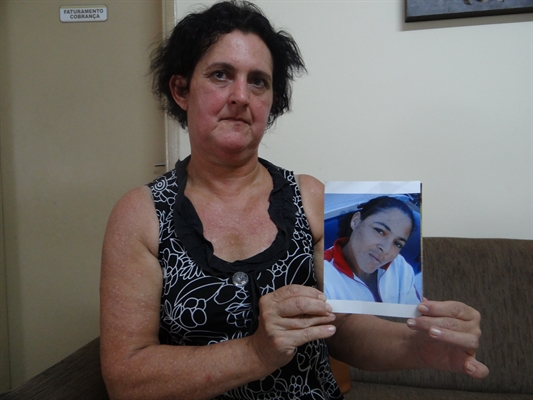 A tia, Marli Laranja, está em busca da sobrinha de 28 anos que está desaparecida desde o dia 26 de agosto (Foto: Gabriele Reginaldo/A Cidade)