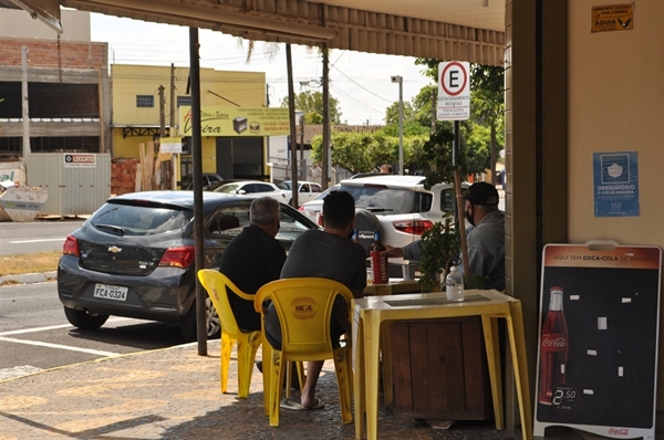 Bares e restaurantes já podem abrir em Votuporanga até as 22h (Foto: A Cidade)