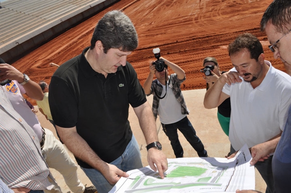 Junior Marão destaca visita às obras