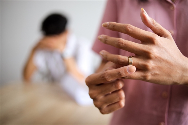 O Brasil registrou um número recorde de divórcios, com 440.787 casos, um aumento de 4,9% em relação a 2022  (Foto: freepik.com)