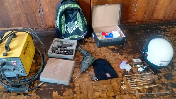 Objetos apreendidos pelas equipes da ROCAM, DIG e DISE de Votuporanga (Foto: Divulgação/Polícia Militar)