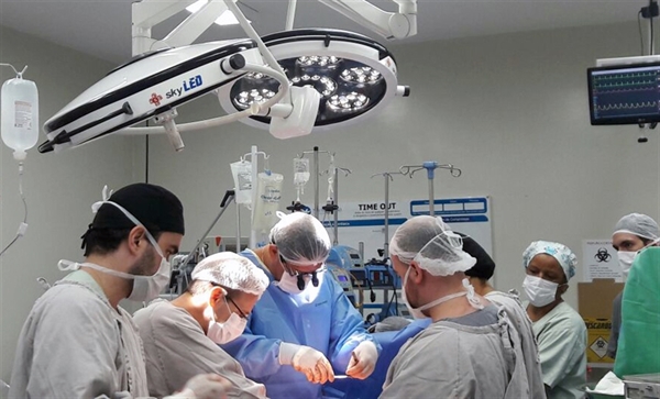 Após a autorização da família, as captações são realizadas no centro cirúrgico da Santa Casa (Foto: Santa Casa)
