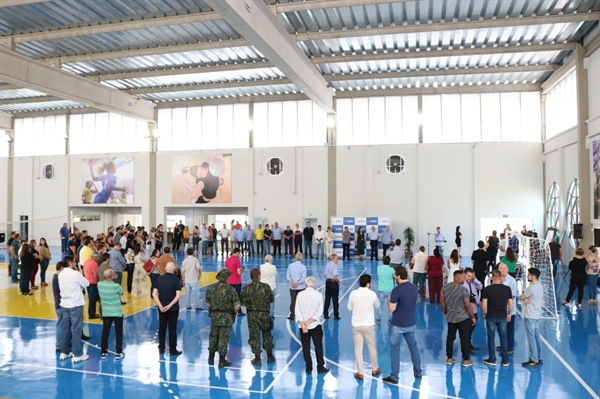 Diversas lideranças participaram da inauguração do Conjunto Poliesportivo da Unifev (Foto: Unifev)
