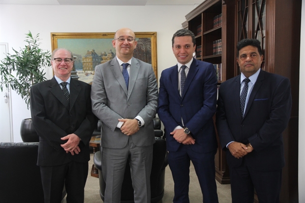 A convite do Ministério Público de São Paulo, o deputado Fausto Pinato visitou a sede do órgão (Foto: Divulgação)