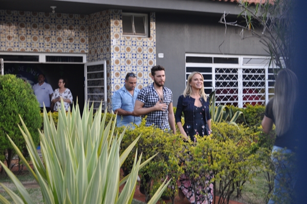 A apresentadora Eliana e o cantor Gustavo Mioto estiveram nesta quinta-feira em Votuporanga (Foto: Daniel Castro/A Cidade)