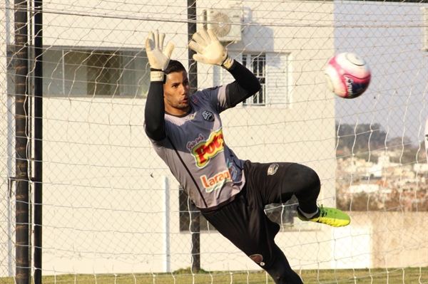 Bruno Pianissola será o goleiro titular da Votuporanguense no jogo de amanhã na Arena (Foto: Rafael Nascimento/CAV)