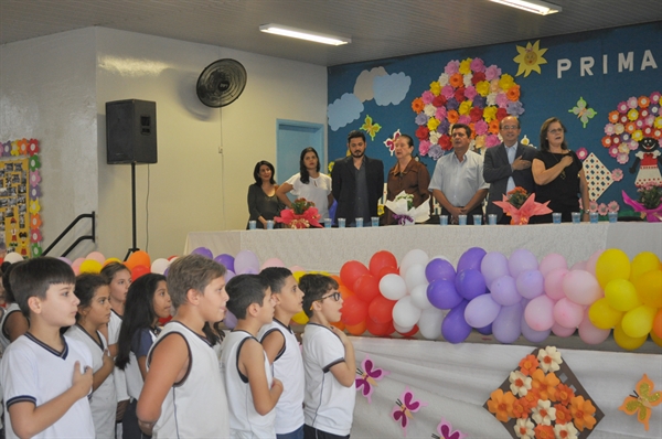 Autoridades participaram da inauguração da revitalização da escola Faustino (Foto: Daniel Castro/A Cidade)