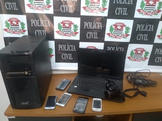 Celulares e computadores foram apreendidos pela Polícia Civil — Foto: Divulgação/Polícia Civil