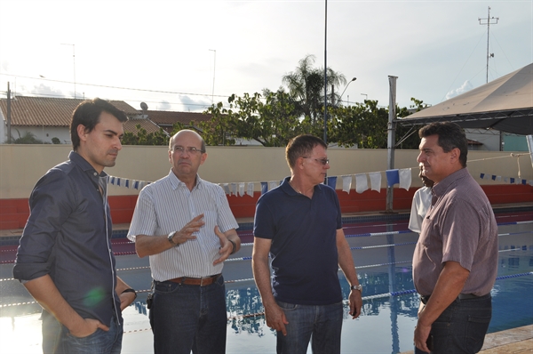 Cacá Camargo, João Dado, Mineiro e o vereador Osmair Ferrari, presidente da Câmara (Foto: Daniel Castro/A Cidade)