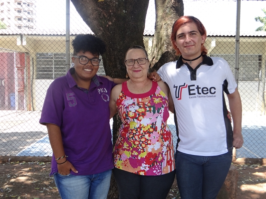  Segundo a diretora da escola, Isaura Deolinda D’Antônio, basta requerer à escola para o aluno ter a inclusão do nome social (Foto: Gabriele Reginaldo/A Cidade)