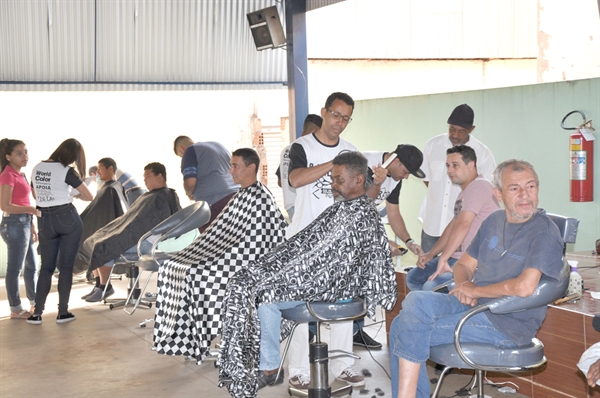  Evento voltado para pessoas em situação de rua terá palestra, doação de roupas e cortes de cabelo (Foto: Divulgação/Prefeitura de Votuporanga) 