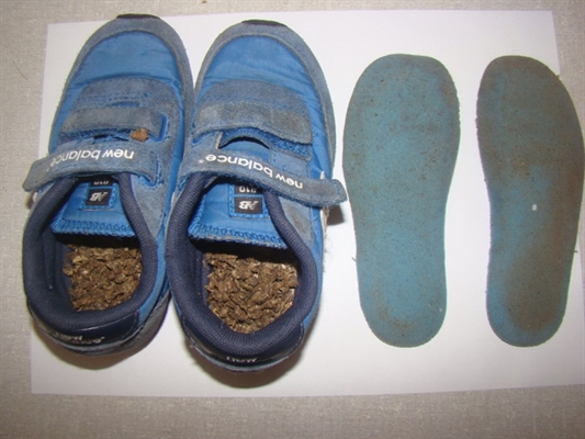  Agentes penitenciários encontraram maconha escondida em tênis de criança (Foto: SAP/Divulgação) 