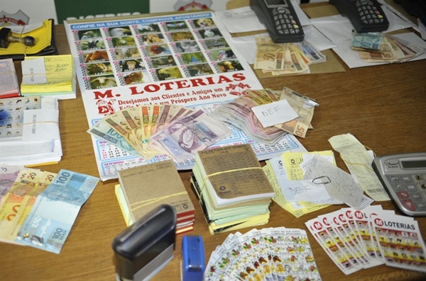 As equipes apreenderam materiais para os jogos como máquinas, blocos de notas e certa quantia em dinheiro (Foto: Imagem Ilustrativa) 