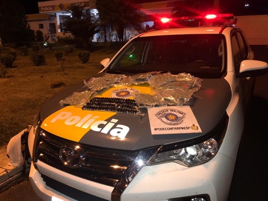 Drogas apreendidas pela polícia dentro de ônibus — Foto: Divulgação/Polícia Rodoviária