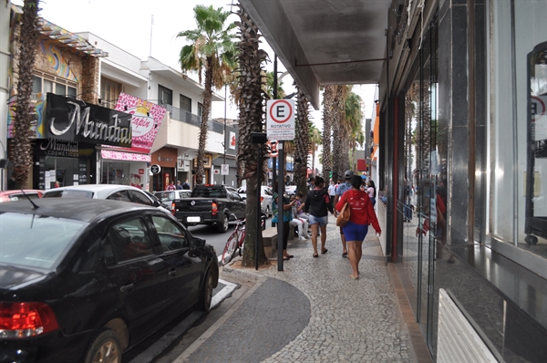 Comércio de Votuporanga aberto no dia das mães seguindo restrições (Foto: A Cidade)