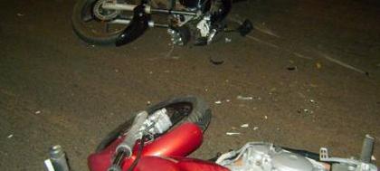 Choque de motos na Avenida do Pozzobon deixa feridos