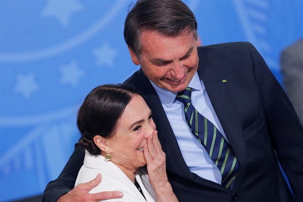 O presidente Jair Bolsonaro e a ex-atriz Regina Duarte (Foto: Adriano Machado/Reuters)