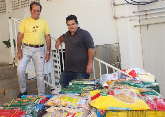 Santa Casa de Riolândia doa 237 quilos de alimentos para Votuporanga