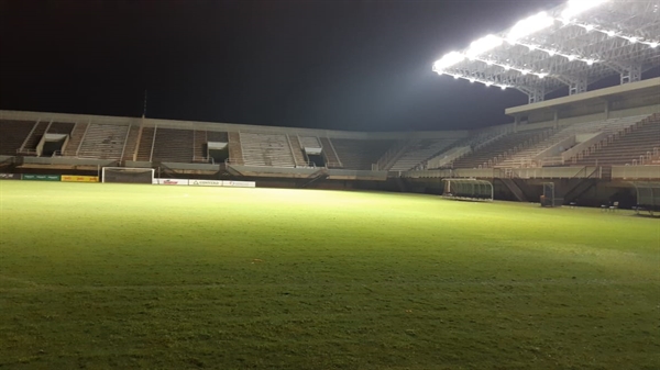 Quem passou pela Arena Plínio Marin na noite de terça-feira (21) pôde a ver iluminada pela primeira vez desde a inauguração (Foto: Arquivo pessoal)