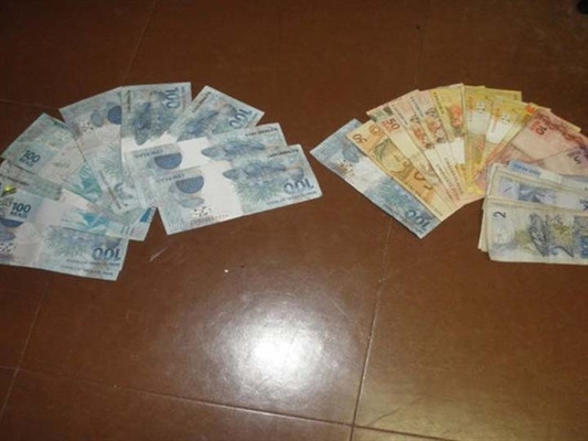 Polícia Militar prende criminosos com notas falsas