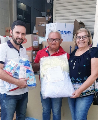 A idealizadora Cleuza Catelan de Souza esteve na Instituição para entregar a doação (Foto: Santa Casa)
